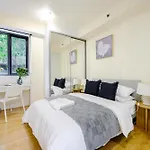 Cbd 3Br Apt For 8 Guests Near Train & Shopping