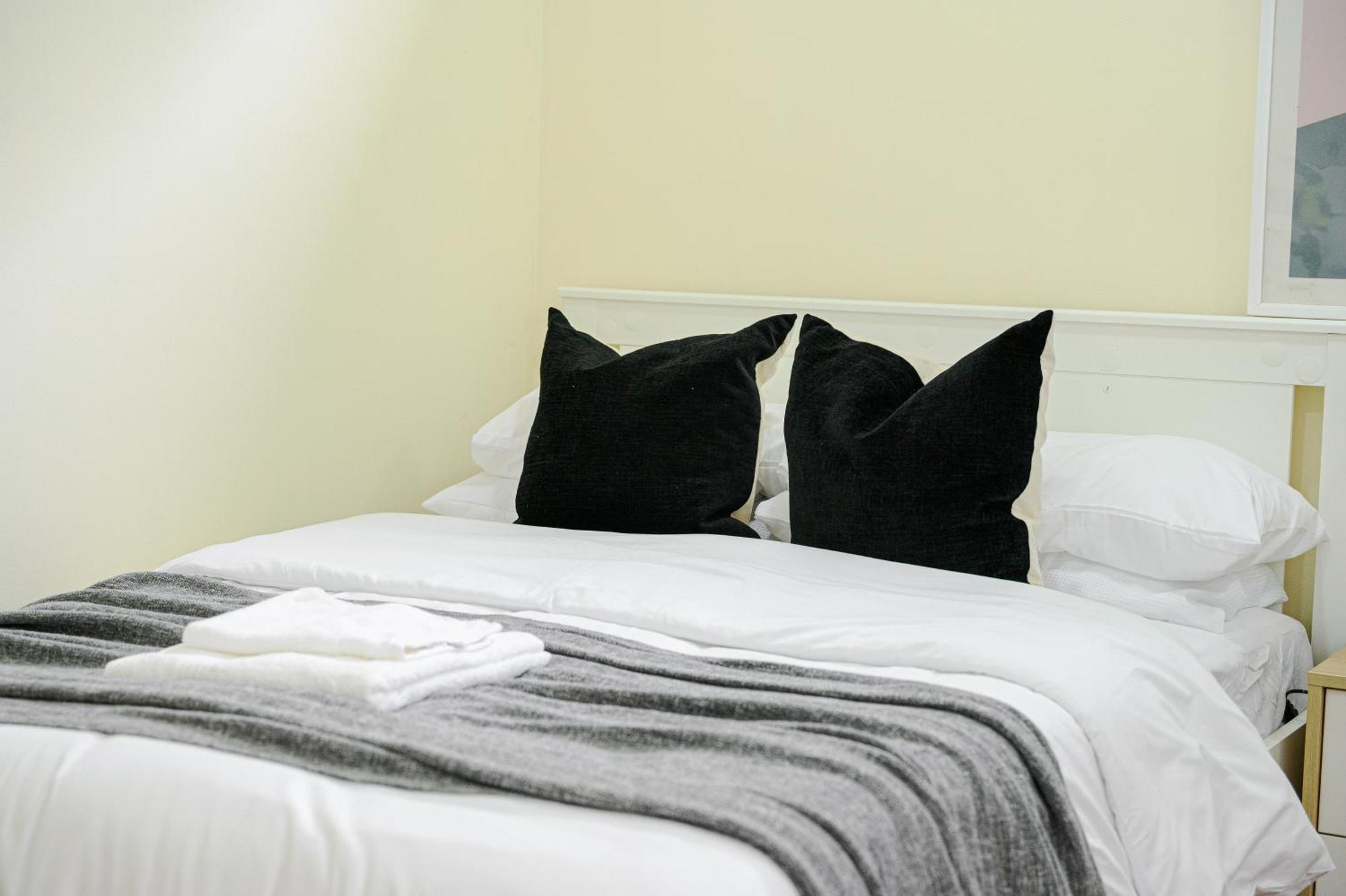 Cbd 3br For 8 Guests Near Train & Shopping Apartment