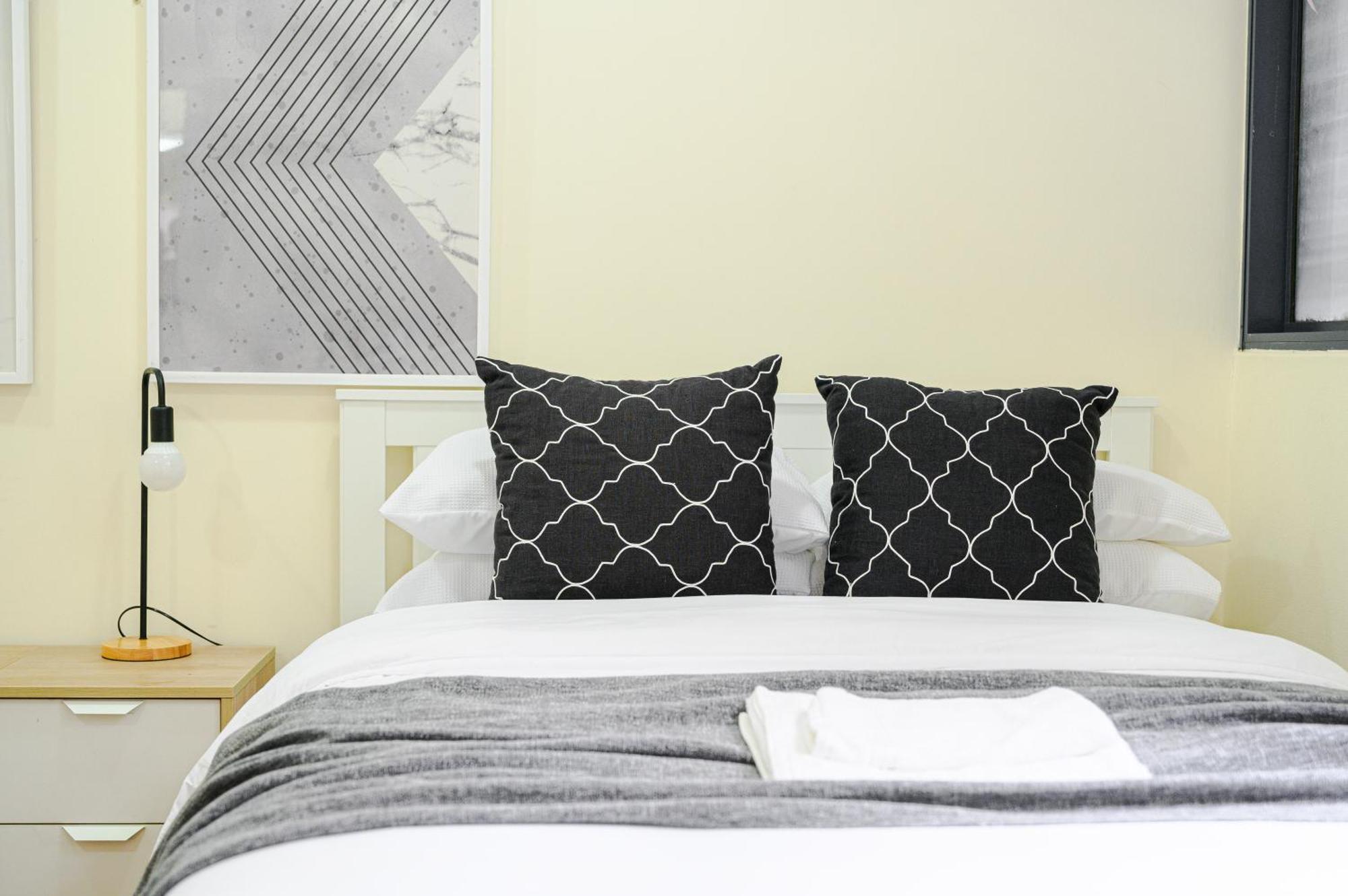 Cbd 3br For 8 Guests Near Train & Shopping Apartment Sydney